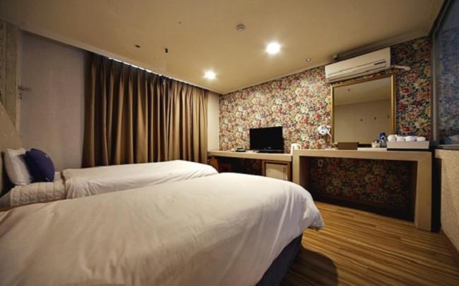 Central Hotel Чханвон Екстер'єр фото