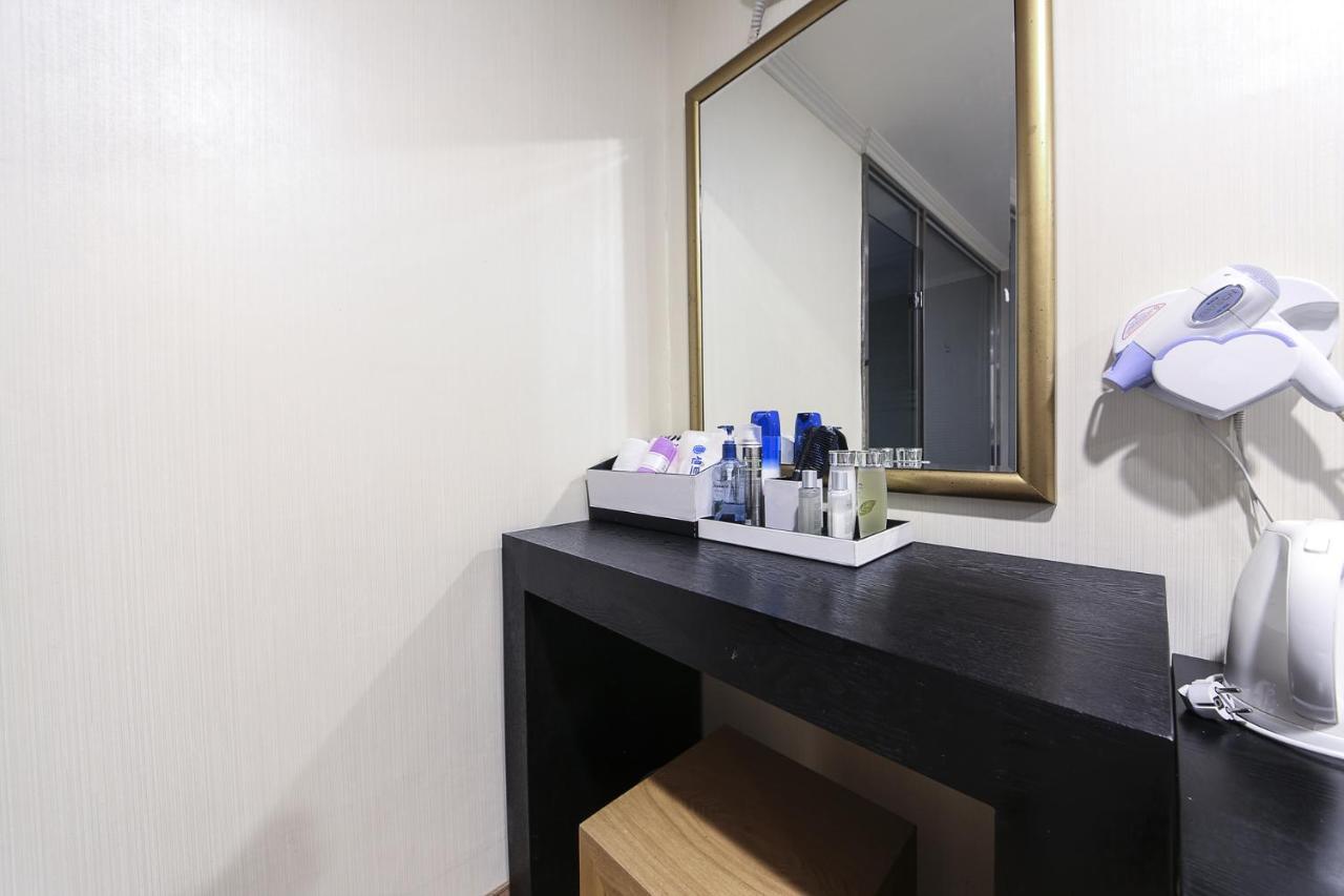 Central Hotel Чханвон Екстер'єр фото