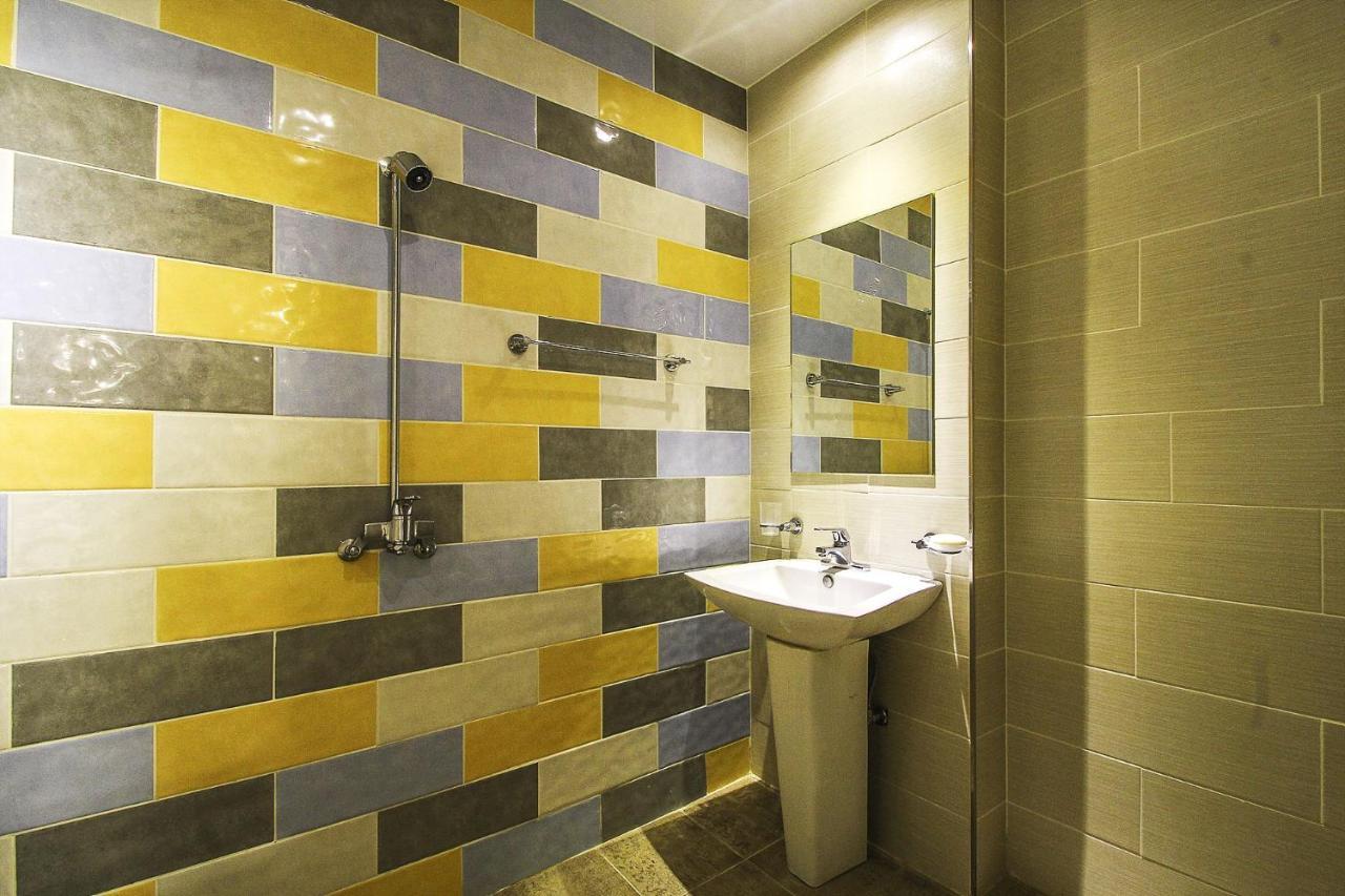 Central Hotel Чханвон Екстер'єр фото