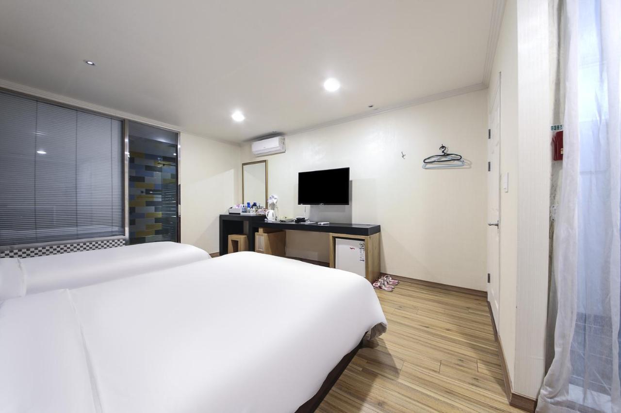 Central Hotel Чханвон Екстер'єр фото