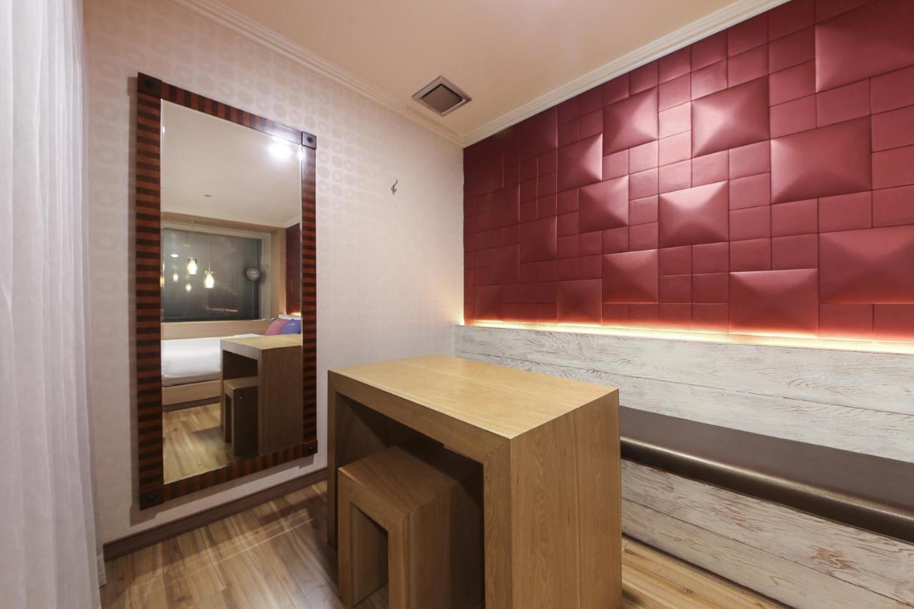 Central Hotel Чханвон Екстер'єр фото